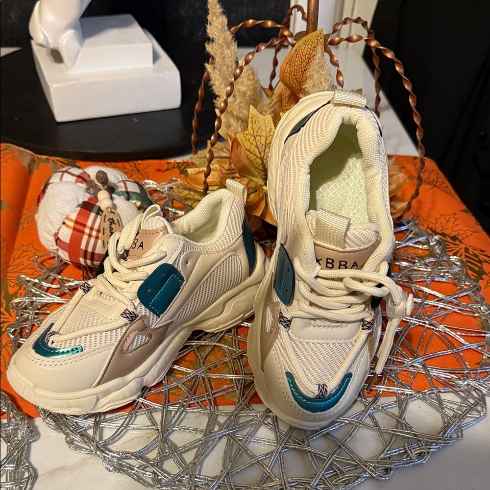 fab'rik Kids Sneakers in Cream and Teal